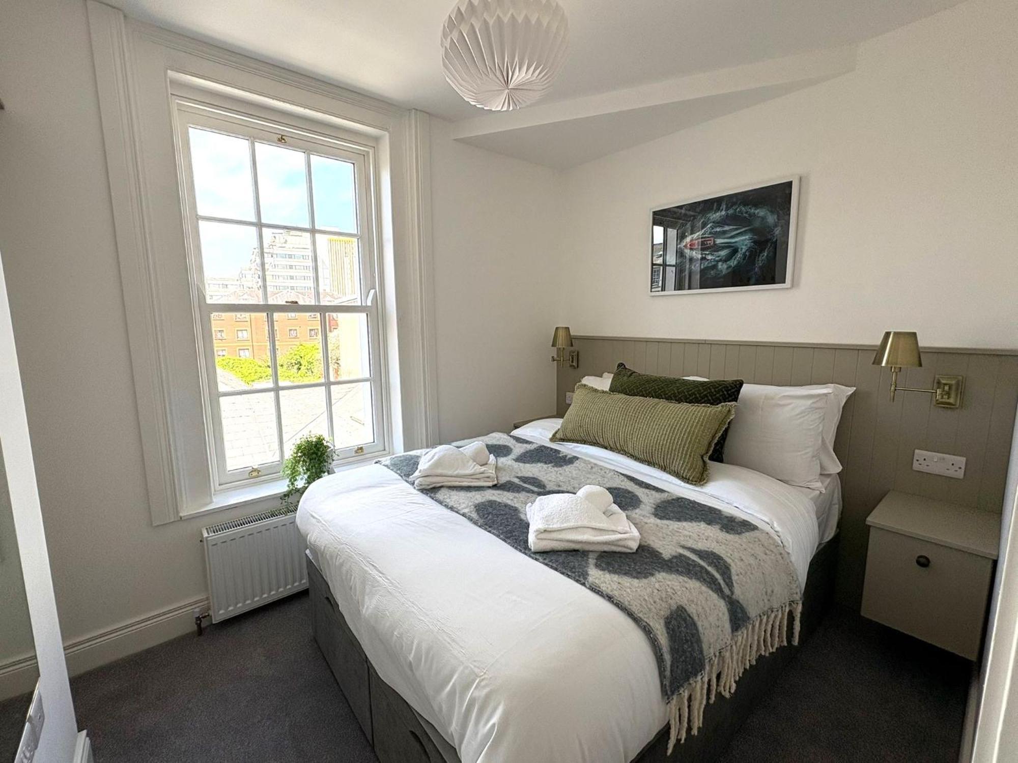 Queen's Lofts Apartment *